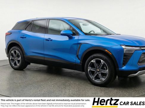 Used 2025 Chevrolet Blazer LT FWD image 1