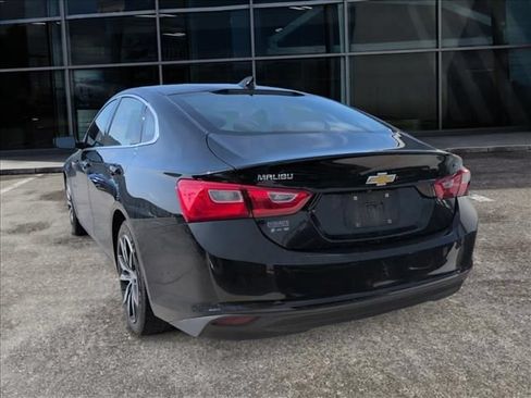 Used 2017 Chevrolet Malibu LT w/ Leather Package FWD image 3