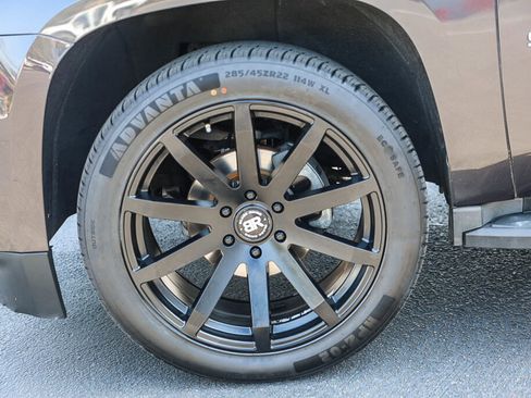 Used 2015 Chevrolet Suburban LT w/ Luxury Package RWD image 30