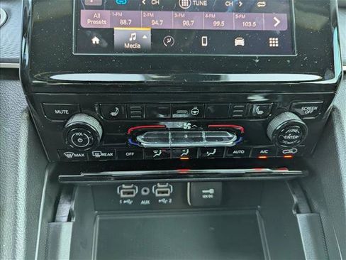 New 2025 Jeep Grand Cherokee Altitude image 19