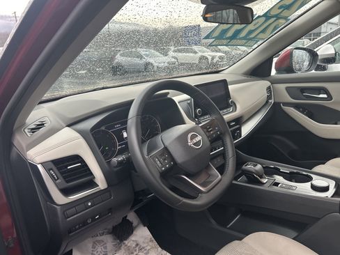 Used 2025 Nissan Rogue SV image 13