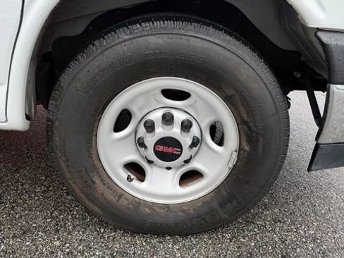 Used 2018 GMC Savana 2500 w/ Driver Convenience Package image 12