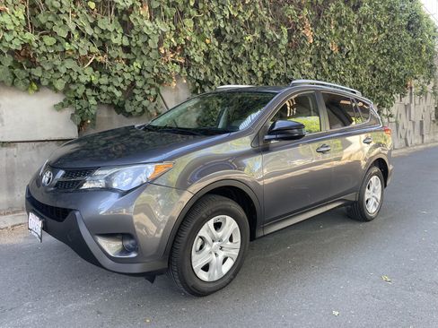 Used 2015 Toyota RAV4 LE AWD/4WD image 11