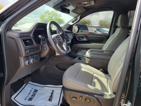 Used 2024 GMC Yukon SLT w/ SLT Luxury Package image 24
