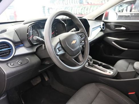 Used 2025 Chevrolet Trax LS w/ LS Convenience Package image 20