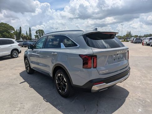 Certified 2024 Kia Sorento S FWD image 6