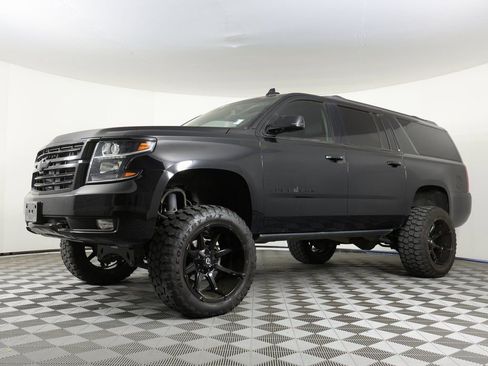 Used 2019 Chevrolet Suburban LT image 1