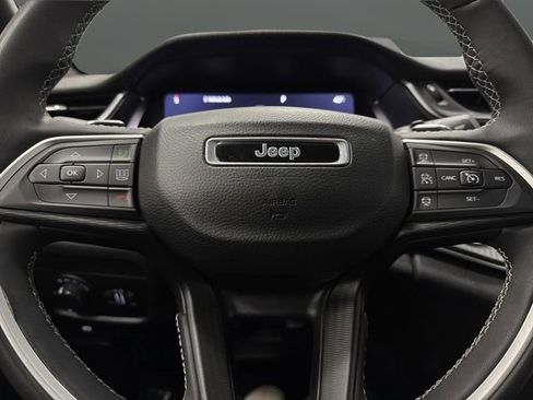 Used 2023 Jeep Grand Cherokee Altitude image 16