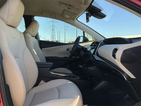 Used 2019 Toyota Prius XLE image 17