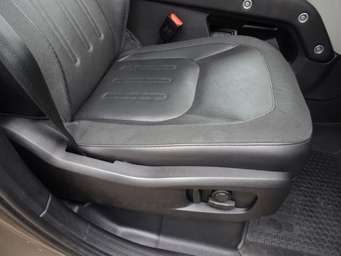 Used 2020 Land Rover Defender 110 First Edition image 27