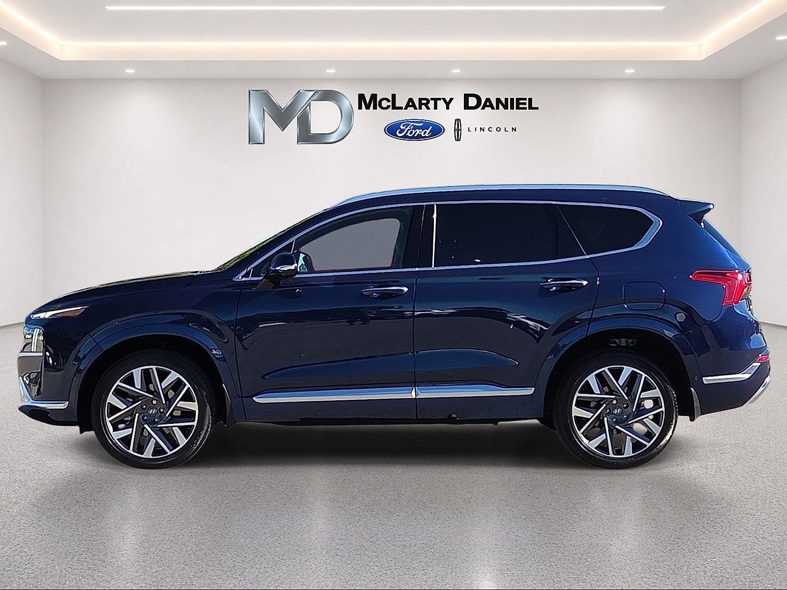Used 2023 Hyundai Santa Fe Calligraphy w/ Cargo Package AWD/4WD image 3