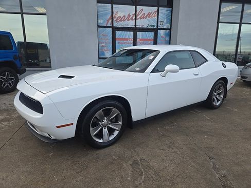 Used 2015 Dodge Challenger SXT w/ Sound Group image 3
