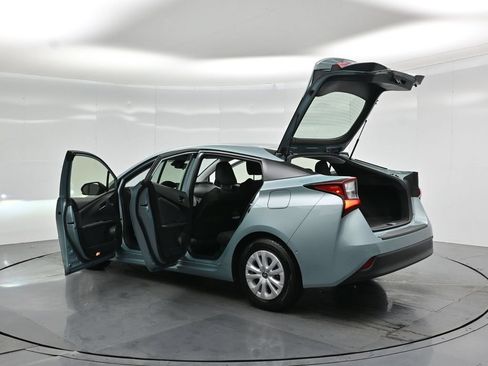 Used 2021 Toyota Prius LE FWD image 30