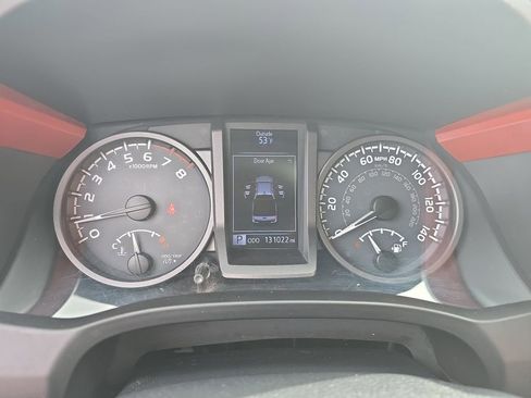 Used 2018 Toyota Tacoma TRD Sport AWD/4WD image 21