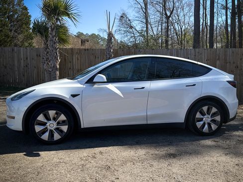 Used 2020 Tesla Model Y Long Range image 5