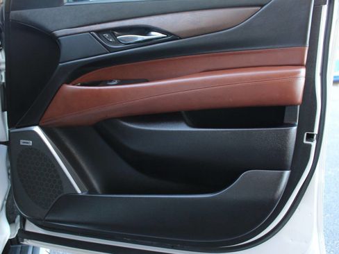 Used 2019 Cadillac Escalade ESV Premium Luxury image 10