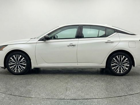 Used 2025 Nissan Altima 2.5 SV FWD image 5