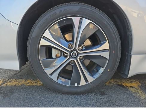 Used 2022 Nissan Leaf SV FWD image 3