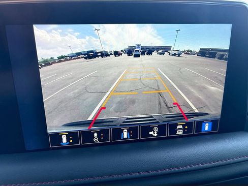 Used 2022 Chevrolet Tahoe RST w/ Luxury Package AWD/4WD image 15