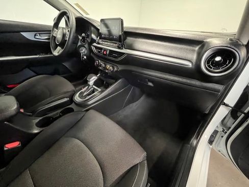 Used 2023 Kia Forte LXS image 10