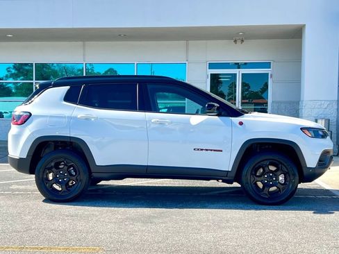 Used 2024 Jeep Compass Trailhawk image 3