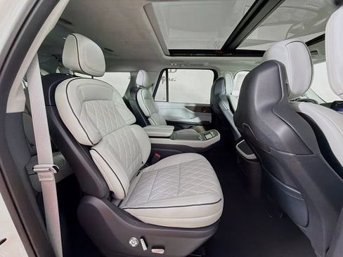 New 2026 Lincoln Navigator L Black Label AWD/4WD image 30