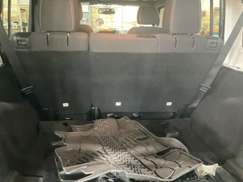 Used 2017 Jeep Wrangler Unlimited Rubicon w/ Cold Weather Group image 25