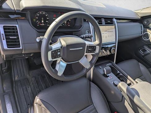 Used 2025 Land Rover Discovery S AWD/4WD image 10