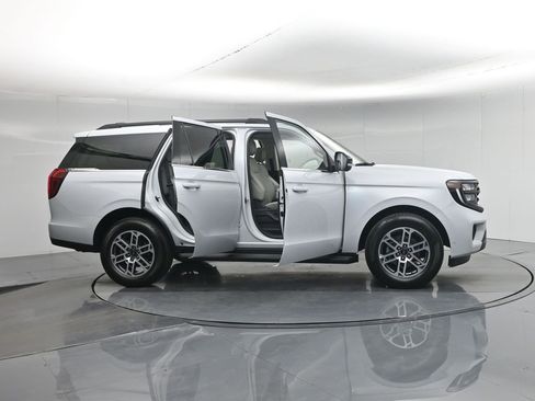 Used 2025 Ford Expedition Active image 5