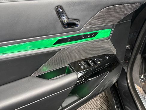 Used 2025 BMW 740i w/ Premium Package image 39