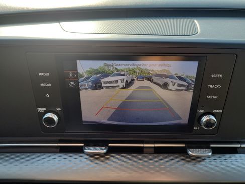 Used 2023 Kia Carnival LX FWD image 30