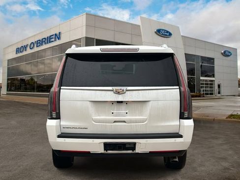 Used 2018 Cadillac Escalade ESV Premium Luxury image 4