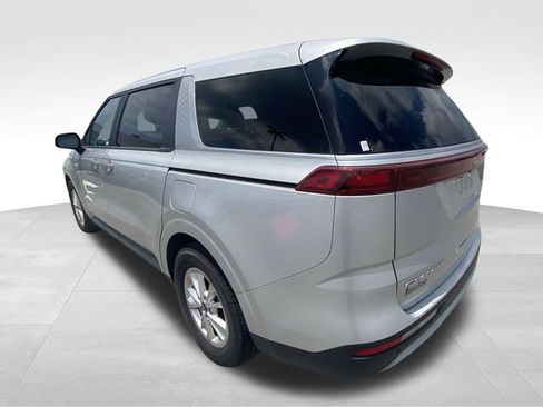Used 2022 Kia Carnival LX FWD image 7