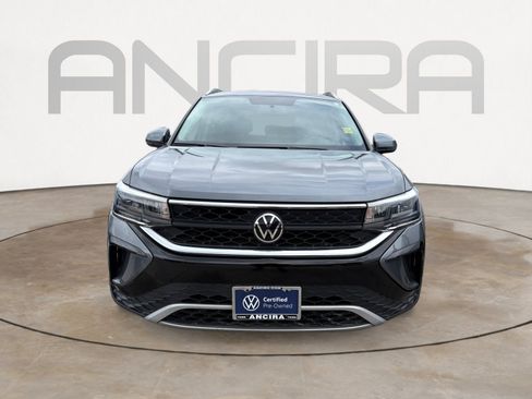 Used 2022 Volkswagen Taos SE FWD image 4