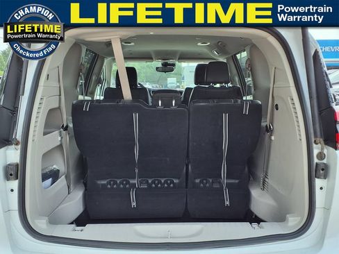 Used 2024 Chrysler Pacifica Touring-L FWD image 10