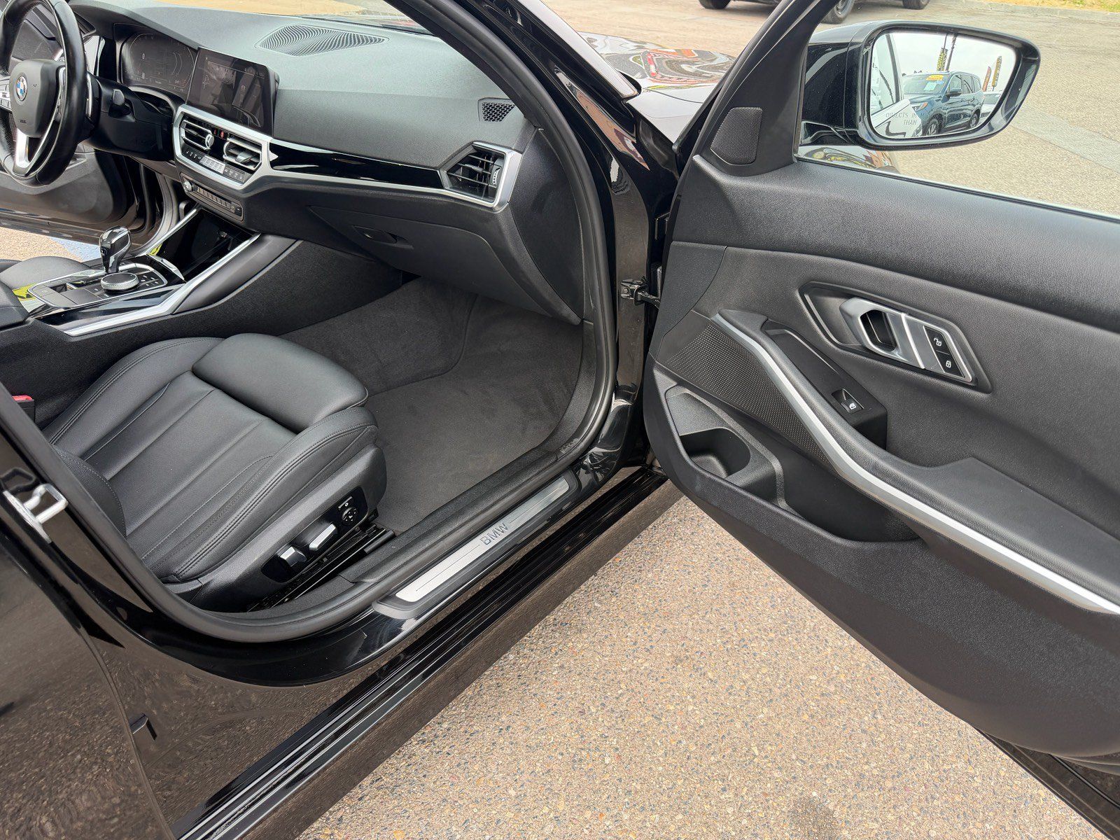 Used 2019 BMW 330i Sedan w/ Convenience Package RWD image 14