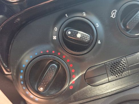 Used 2013 FIAT 500 Pop w/ Beats Audio Pkg image 21