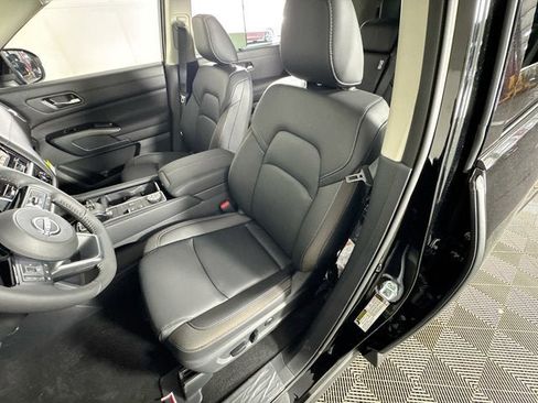 New 2025 Nissan Pathfinder SL image 22