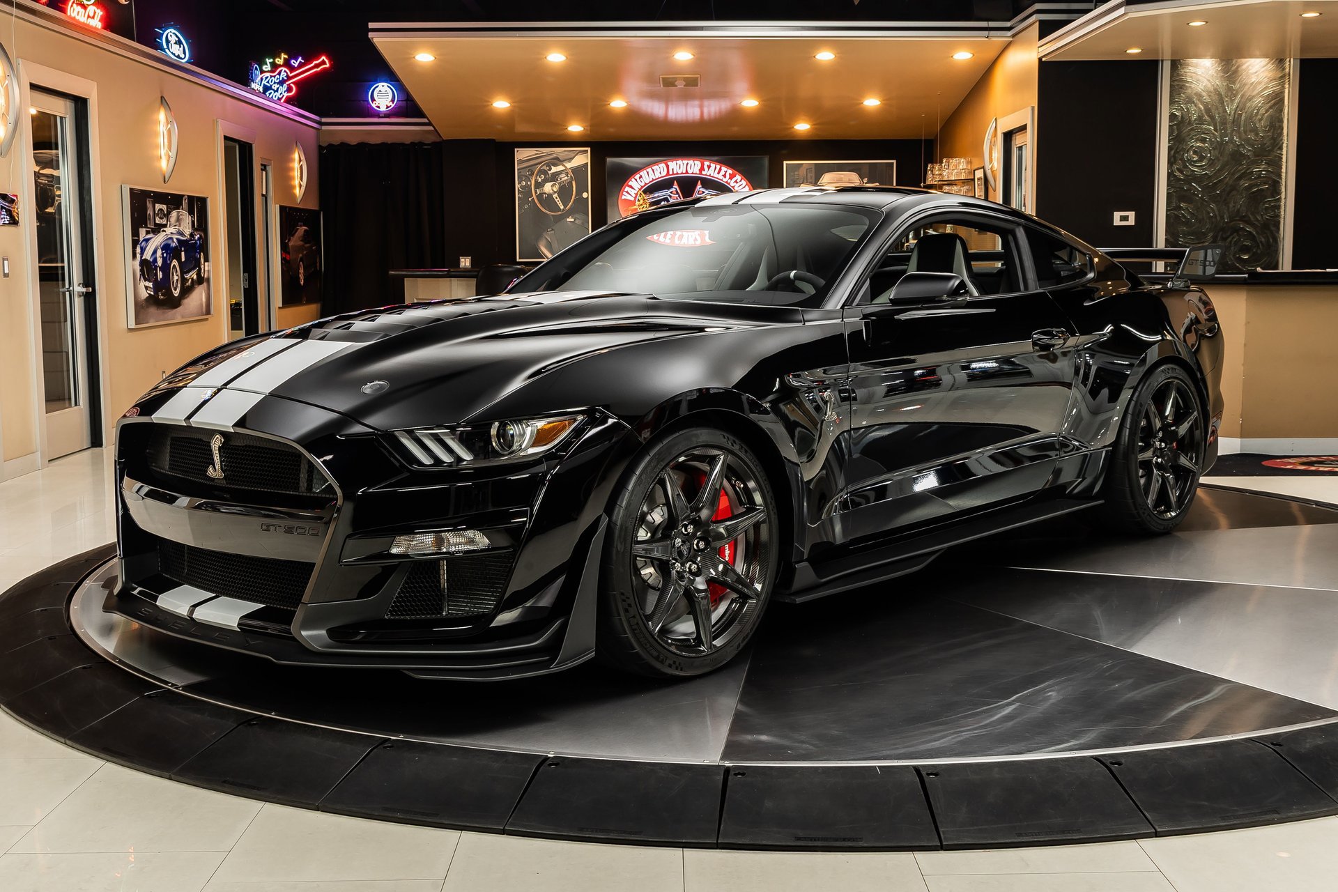 Used 2020 Ford Mustang Shelby GT500 w/ Carbon Fiber Track Pack RWD image 1