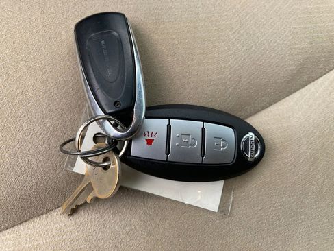 Used 2016 Nissan Rogue SV image 46