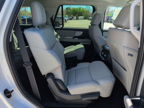 New 2026 Ford Expedition Active image 15