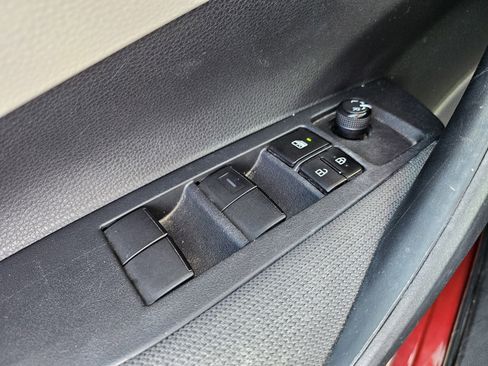 Used 2021 Toyota Corolla LE FWD image 15