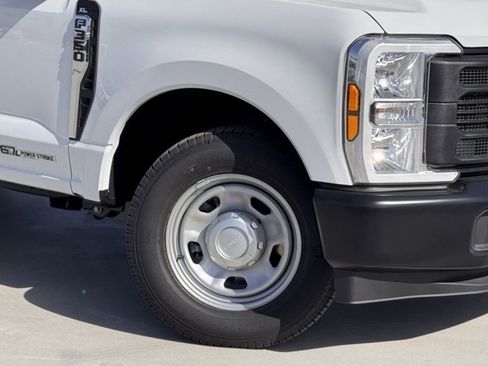 Used 2025 Ford F350 XL w/ XL Chrome Package image 4