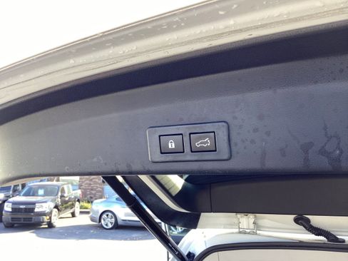 Used 2022 Subaru Ascent Limited w/ Technology Package image 16