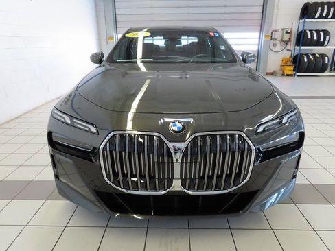 Used 2025 BMW 740i image 18