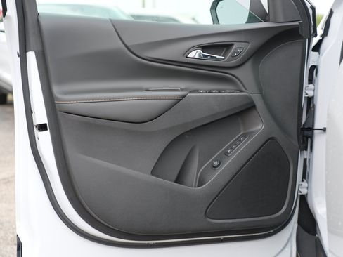 Used 2023 Chevrolet Equinox Premier AWD/4WD image 16