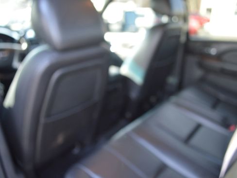 Used 2011 GMC Sierra 3500 SLT w/ SLT Convenience Package AWD/4WD image 18