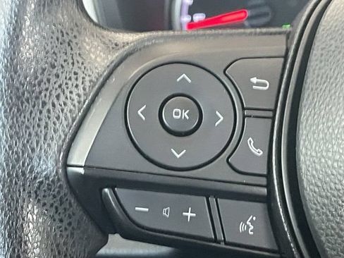 Used 2022 Toyota RAV4 XLE FWD image 9