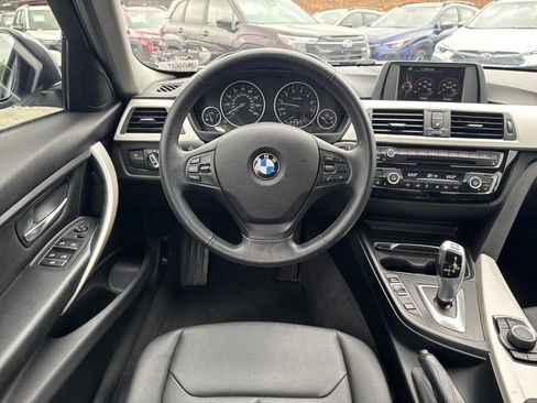 Used 2017 BMW 320i Sedan RWD image 13