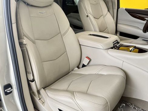 Used 2016 Cadillac Escalade Premium image 16